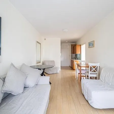 Appartement Beautiful And Spacious With A Balcony Dębki