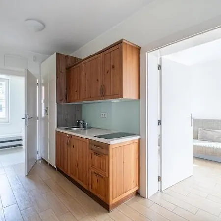 Beautiful And Spacious With A Balcony