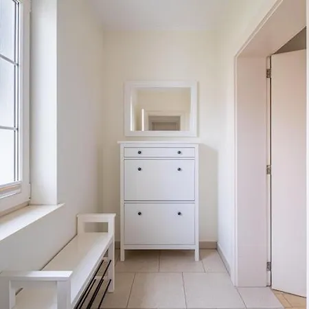 Beautiful And Spacious With A Balcony *